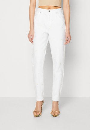 ONLY ONLJAGGER MOM DAISY - Jeans Tapered Fit - white denim
