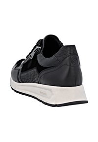 Schwarze Sneaker mit strukturiertem Leder und Schlangenledermuster, Reißverschluss und weißer Zwischensohle; gepolsterter Schaft sorgt für zusätzlichen Komfort.