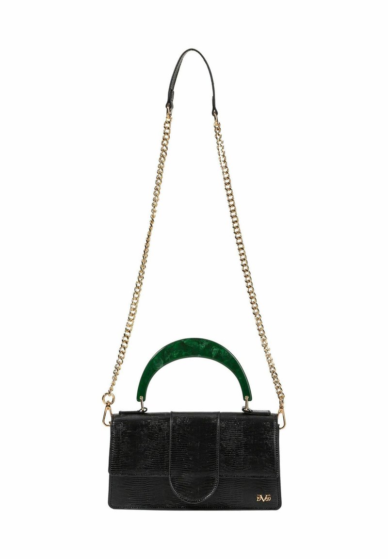 Zwarte leren handtas met een groene acryl handgreep en een gouden kettingband. Heeft een flap sluiting en een gouden logo accent.