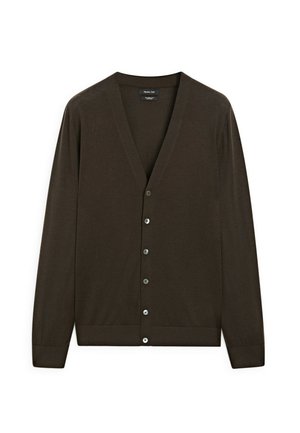 Brauner Cardigan mit V-Ausschnitt, langen Ärmeln, sechs metallischen Knöpfen auf der Vorderseite und einem gerippten Saum. Weiche Textur.