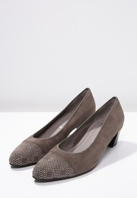 ara Pumps - brown