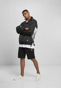 Starter Tuulejope - black/silvergrey/white