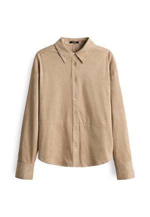 Beige suède shirt met lange mouwen, een puntkraag en een knoopsluiting aan de voorkant, gepresenteerd op een witte achtergrond.