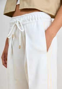 Nike Sportswear PANT - Treningo apatinė dalis - summit white/pale ivory