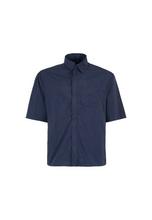 Camicia a maniche corte, con bottoni, di colore blu navy, con colletto a punta e una tasca sul petto. Realizzata in tessuto leggero e liscio.