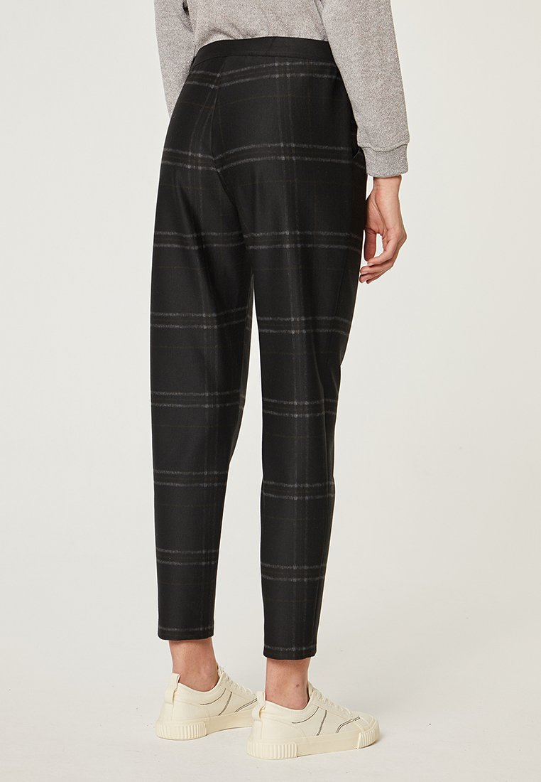 ANDAM RECTO MUJER ESTAMPADO CUADRO EN PUNTO ROMA - Pantalones deportivos -  Black/negro - Zalando.es