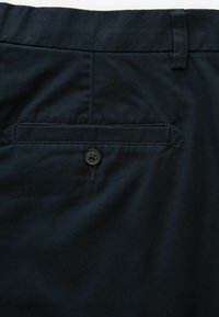 Next 2 PACK - REGULAR FIT - Shorts - navy chino stone cargo