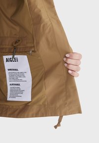 Aigle Korte frakker - camel