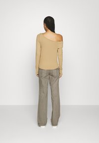 Free People Långärmad tröja - beige