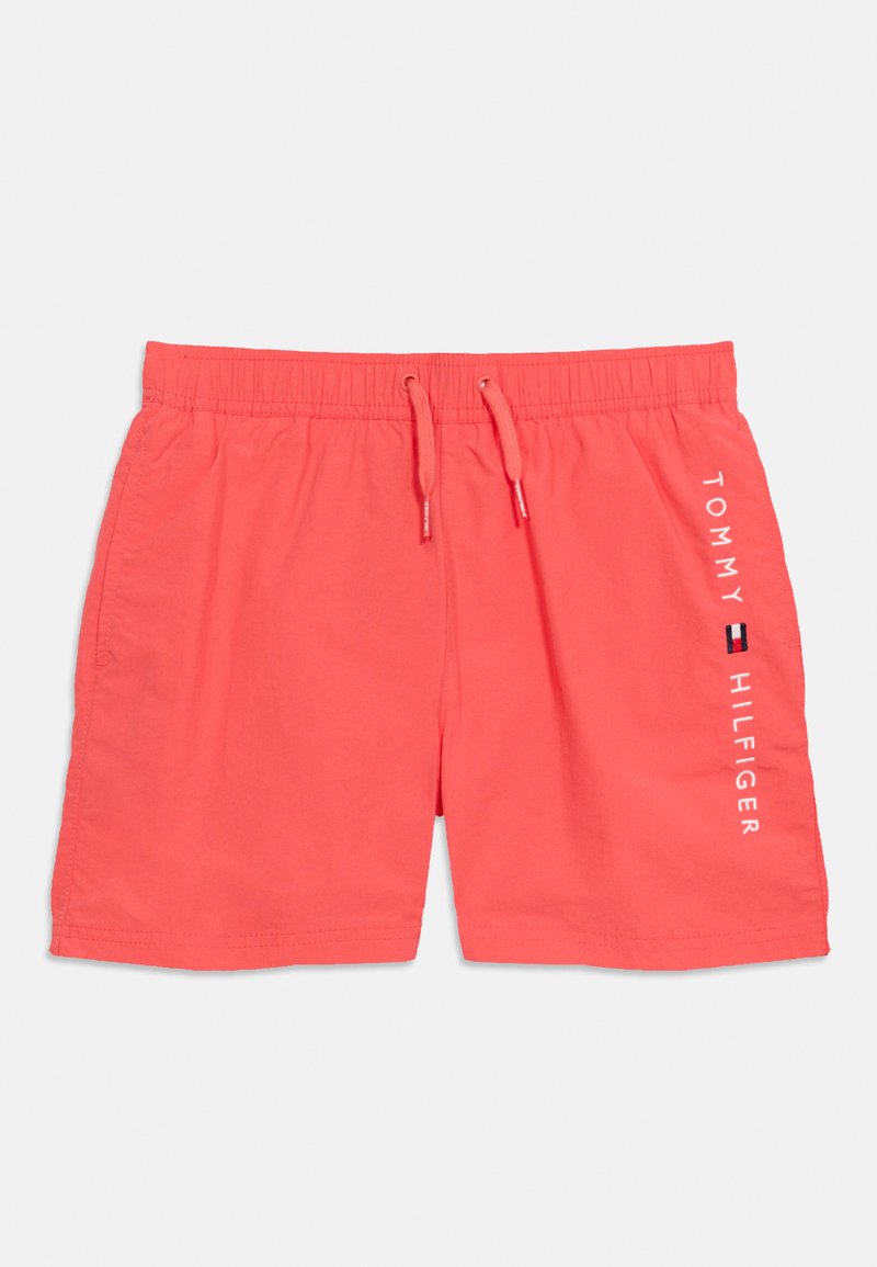 Κοραλλί μαγιό με ελαστική μέση και κορδόνι, με πλαϊνές τσέπες, που διαθέτει κάθετη επιγραφή "Tommy Hilfiger" και λογότυπο στο δεξί πόδι.