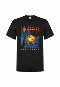Černé bavlněné tričko s barevným motivem "Pyromania" od Def Leppard, výrazný červený nápis a ohnivý grafický motiv. Krátké rukávy.