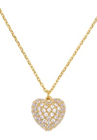 Collana in oro con pendente a forma di cuore, incastonato con cristalli tondi e trasparenti, all'interno di una cornice in metallo dorato.