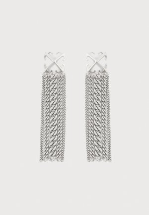 Paire de boucles d'oreilles en métal ton argent avec détail de barre croisée en haut et plusieurs chaînes pendantes.