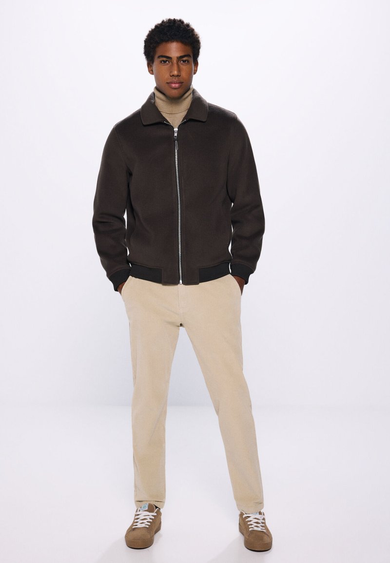 Spyder Tapered Pantaloni sportivi in Grigio ABOUT YOU