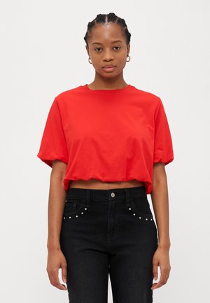 VMAYA PENNY CROPPED - T-shirts med print - fiery red
