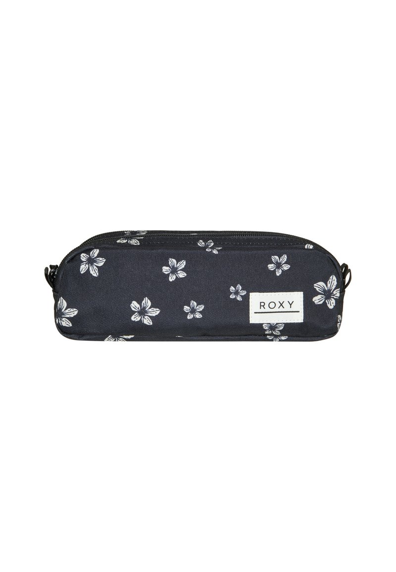 Trousse noire avec motif floral blanc, fermeture éclair et patch logo. Forme rectangulaire avec une surface en tissu lisse et texturé.