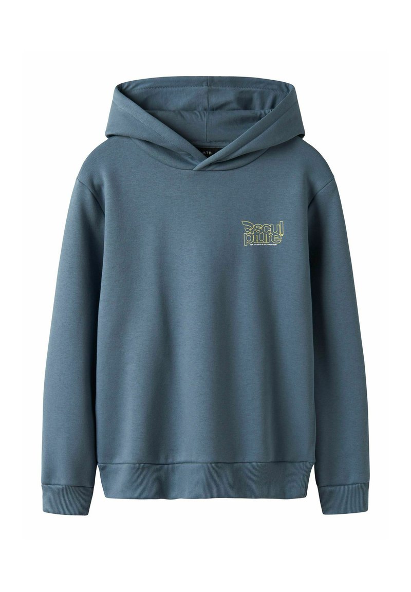 Plava hoodie izrađena od mekanog materijala, sa kapuljačom na vezanje, rebrastim manžetama i donjim dijelom te malim logom na prsima u svijetlozelenoj boji.