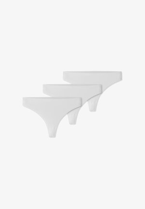 Tres pares de tangas blancas con una textura suave y una cinturilla plana. Cada par presenta un diseño minimalista y bordes sin costuras.
