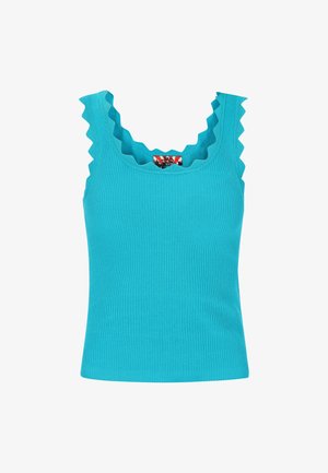 Una maglietta a coste, senza maniche, di un brillante turchese con bordi scallopati sul collo e sulle spalle, con un'etichetta all'interno.