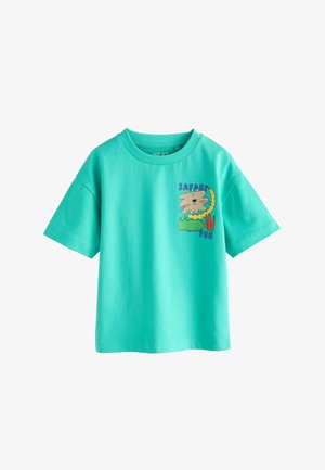Tricou din bumbac turcoaz cu mâneci scurte, având pe partea din față un leu colorat și un text „SAFARI FUN”. Design simplu cu guler rotund.