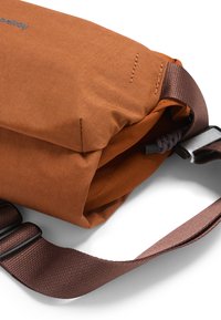 Bellroy VENTURE - Gürteltasche - bronze