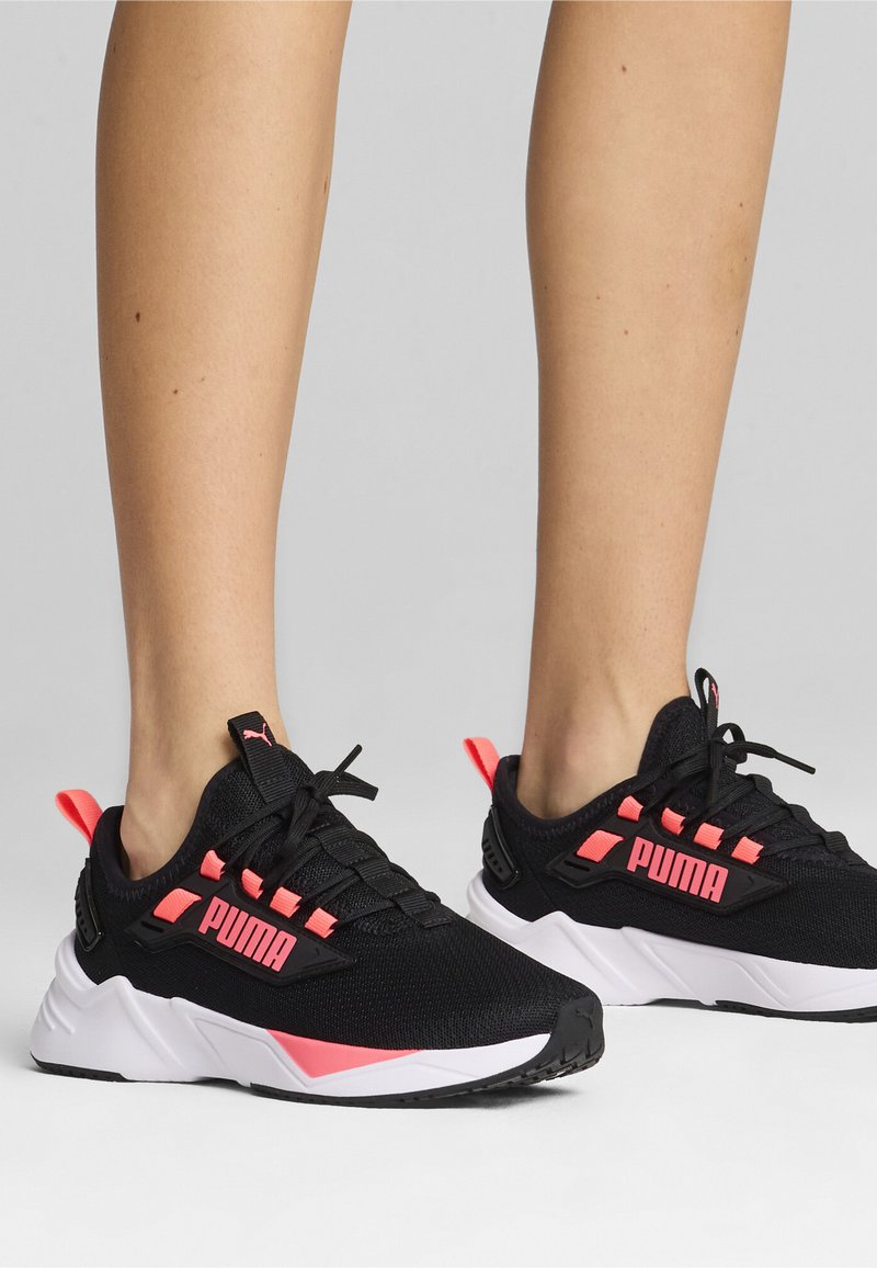 Puma RETALIATE 3 - Bėgimo batai plentui - black- white-sunset glow