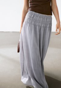 Massimo Dutti - FLOWING MIDI  - A-line skirt - light blue Thumbnail Image 1