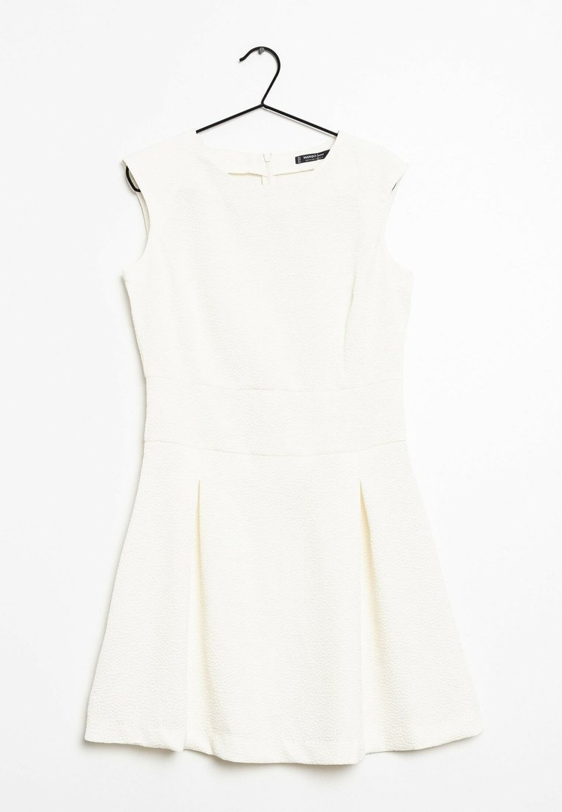 Valkoinen, lyhythihainen mekko, jossa on teksturoitu kangas, istuva yläosa ja leveä helma. Sisältää takana vetoketjun ja hienovaraisia laskoksia vyötäröllä.