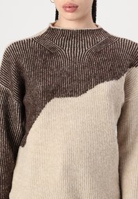 VILA VIKARLA - Džemperis - brown/beige