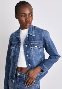 Tommy Jeans CLASSIC TRUCKER - Jakna iz džinsa - denim medium