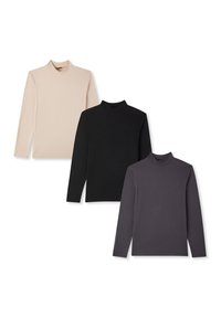 Trzy golfy z długim rękawem w kolorach jasnobeżowym, czarnym i ciemnoszarym, wykonane z miękkiego, elastycznego materiału o dopasowanym kroju i wysokim kołnierzu.