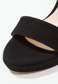 MAI PIÙ SENZA Sandály na vysokém podpatku - black