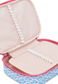 Kipling Astuccio - dreamy geo combo