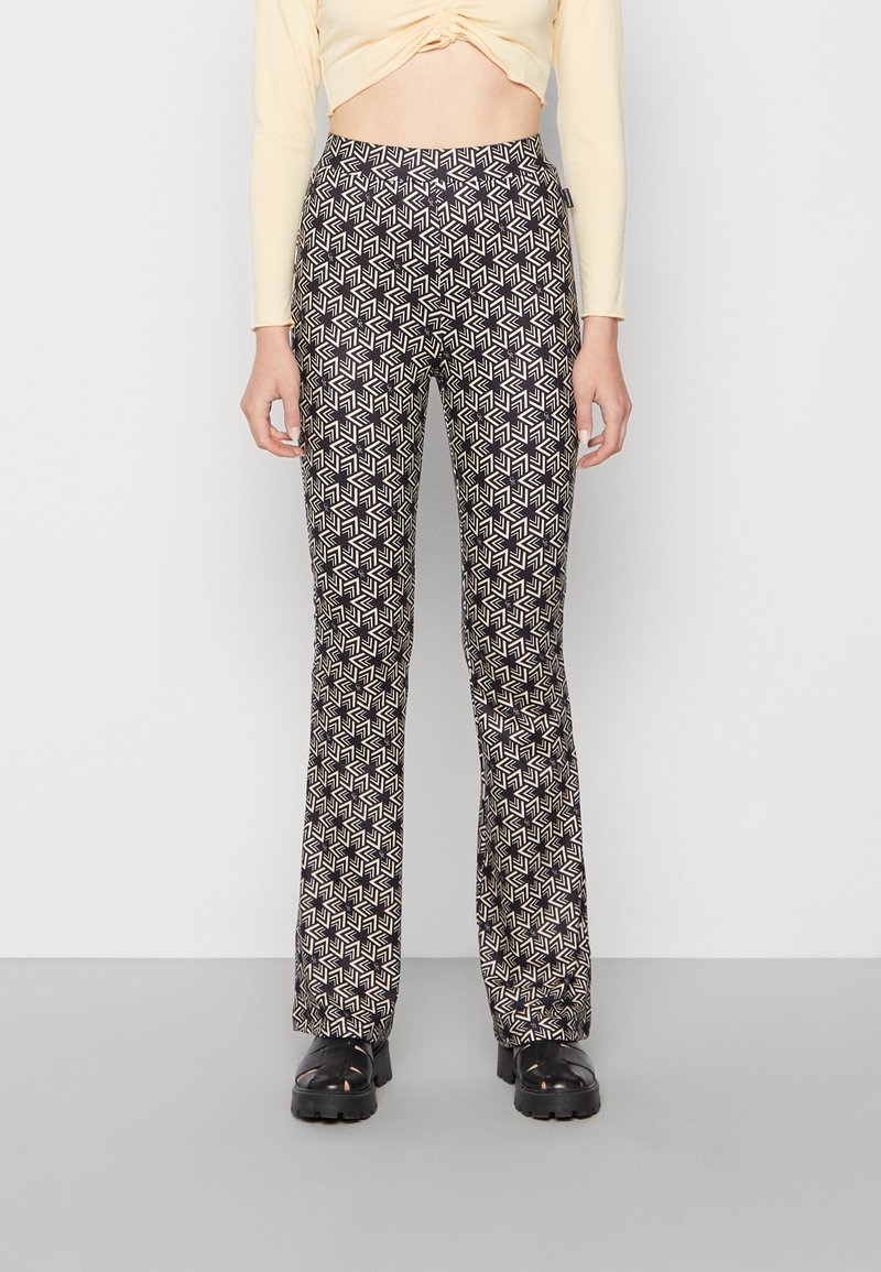 Colourful Rebel GEOMETRIC PEACHED FLARE PANTS Bukser sand Zalando.dk