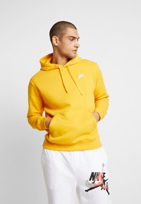 Nike Sportswear SPORTSWEAR CLUB FLEECE - Sweatshirt - university gold
