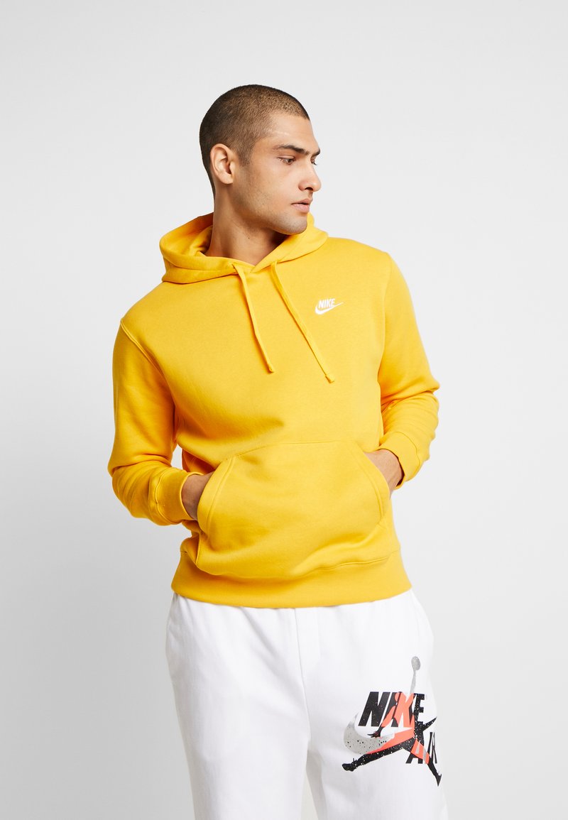 Nike Sportswear SPORTSWEAR CLUB FLEECE - Sweatshirt - university gold