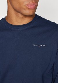Tommy Jeans SLIM LINEAR TEE - Camisola de manga comprida - dark night navy