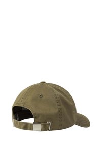 Olijfgroene pet van katoen, met een gebogen klep, verstelbare band aan de achterkant en een metalen logo-accent.