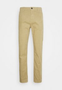 Beige manchesterbyxor med rak passform, med en enkel knappstängning och hällor för bälte. Texturerat tyg med vertikala räfflor över hela byxan.