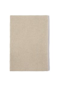 Sciarpa a costine beige con una texture morbida, forma rettangolare e sottili linee verticali che attraversano la superficie.