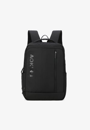 Sac à dos noir en nylon avec des bretelles réglables, des compartiments zippés et une surface texturée. Présente un logo réfléchissant à l'avant.