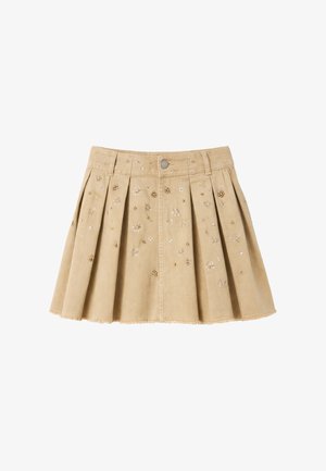 Minigonna plissettata beige con chiusura a bottoni e piccoli fiori ricamati e perline sparse su tutto il tessuto.