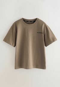 Olivově zelené bavlněné tričko s krátkým rukávem, kulatým výstřihem a subtílním logem "ALLSAINTS" v černé barvě na levé straně. Hladká textura.