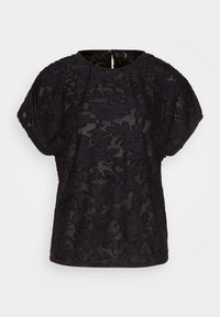 Top de encaje negro con flores que presenta un escote redondo, mangas cortas y un ligero brillo. El patrón texturizado añade profundidad y detalle.