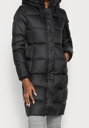 Kabát z prachového peří - black