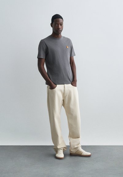 Maison Kitsuné FOX HEAD REGULAR TEE - Paprasti marškinėliai - charcoal