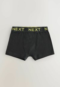 Svarta boxershorts i slät tyg. Har ett kontrasterande grönt elastiskt midjeband med "NEXT" upprepat. Klassisk passform med kort skärning.