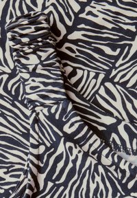 Thumbnail Image 5