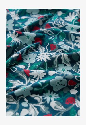Katoenen stof in diep teal met een bloemmotief met lichtblauwe, rode en groene tinten. Gladde textuur met zachte plooien en plooien.