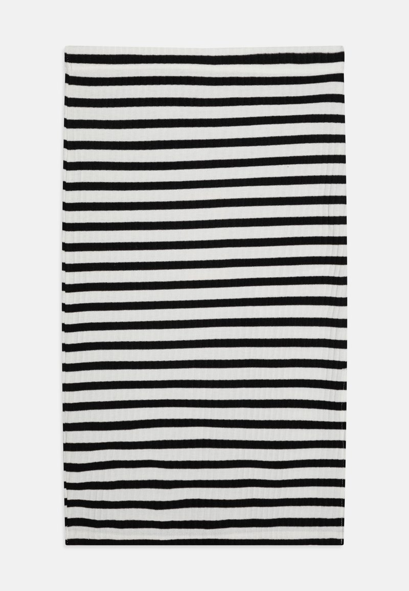 Tkanina s čierno-bielymi pruhmi s alternujúcimi horizontálnymi pruhmi, s rebrovanou textúrou. Obdĺžnikový tvar, vhodný na rôzne použitie.